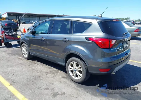 2019 Ford Escape Se from USA, damaged, VIN 1FMCU0GD5KUB19907